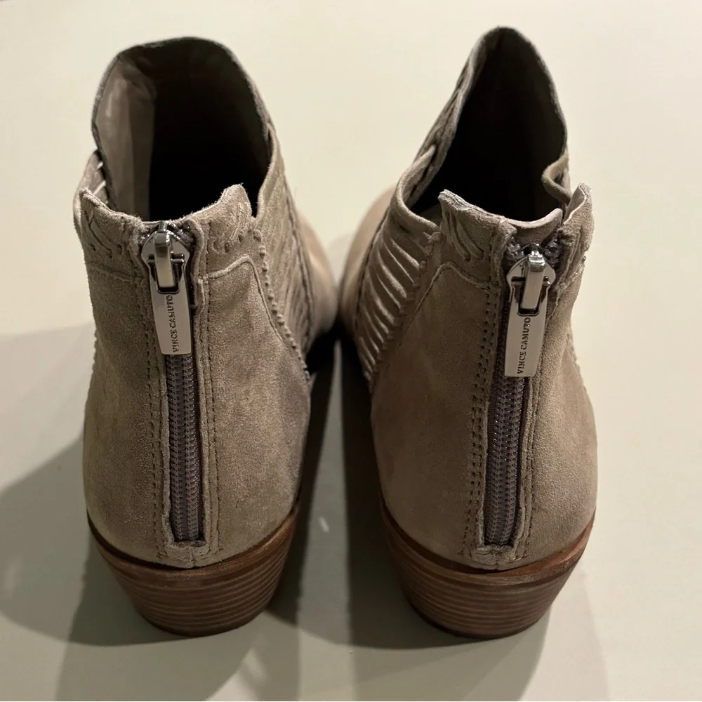 Vince Camuto Pippsy Suede Ankle Booties Cabincore Western low heel taupe - Picture 11 of 13